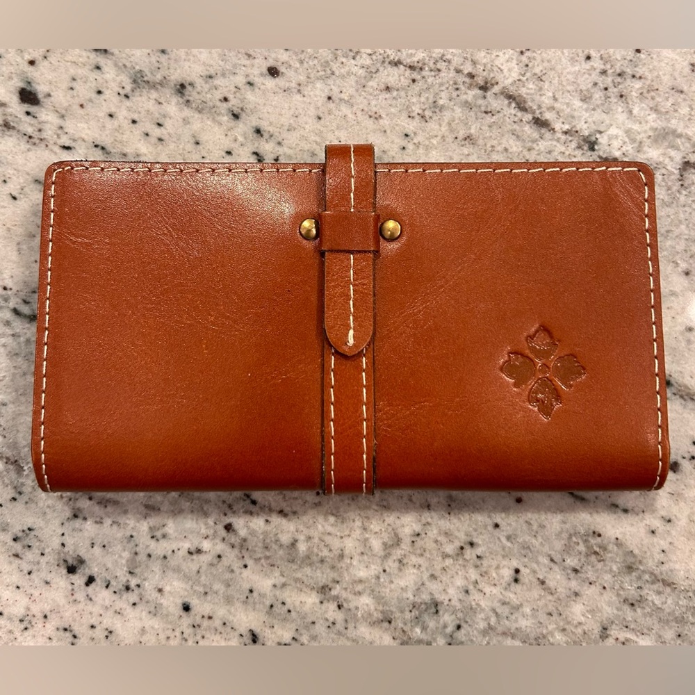 Patricia Nash Heritage bifold tab style wallet